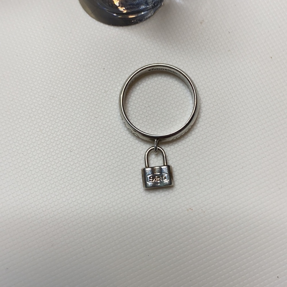 Tiffany & CO retired lock ring, antique ? - Picture 4 of 5